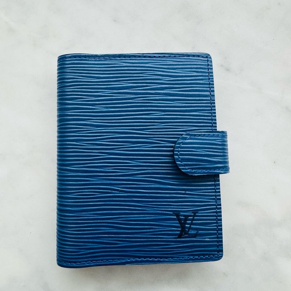 Louis Vuitton Handbags - LV EPI card holder